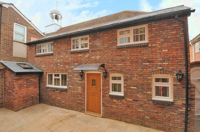 1 Bedroom Flat To Rent In Black Horse Way, Horsham, RH12