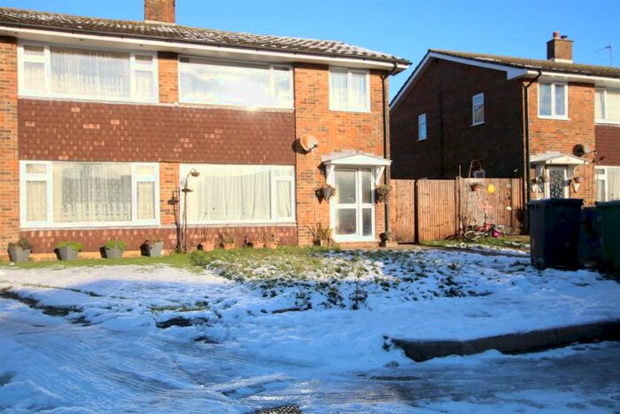 3 Bedroom Semi-Detached House To Rent In Tennis Close, Hailsham, BN27