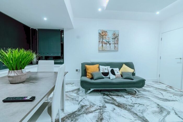 2 Bedroom Apartment To Rent In Banstead Road, Purley, CR8
