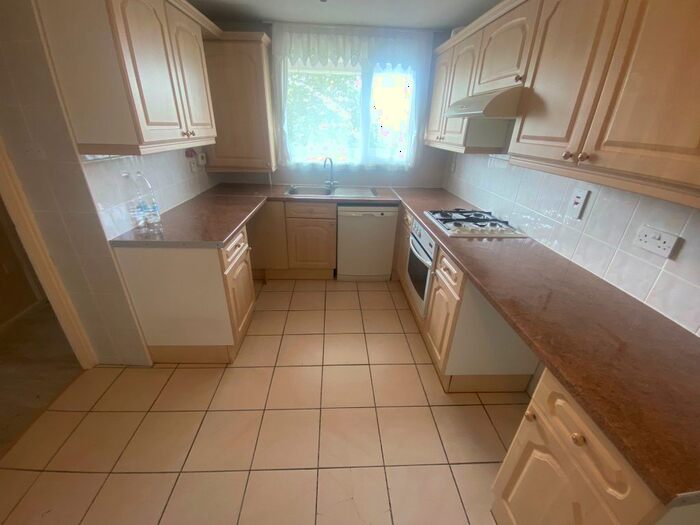 3 Bedroom Maisonette To Rent In Lytchet Way, Enfield, EN3