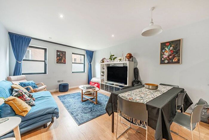 1 Bedroom Flat For Sale In Clifton Walk, Hammersmith, London, W6