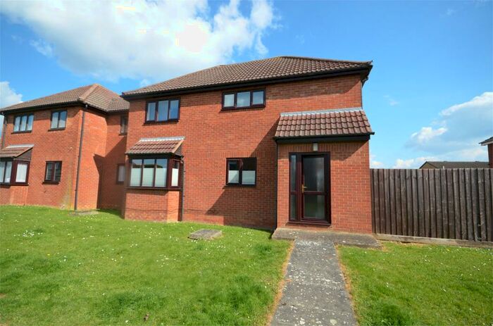 2 Bedroom Flat To Rent In Mallows Drive, Raunds, Northamptonshire, NN9