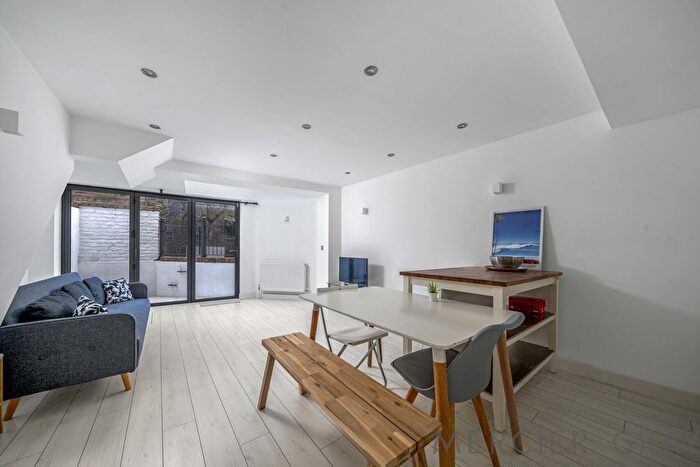 2 Bedroom Flat To Rent In Gloucester Avenue, Primrose Hill, NW1