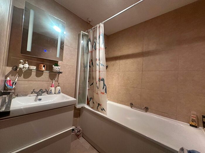 1 Bedroom Flat For Sale In Church Road, London, NW4