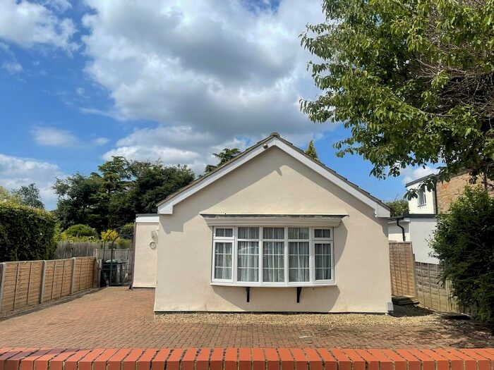 3 Bedroom Detached Bungalow For Sale In Eagle Farm Road, Biggleswade, SG18