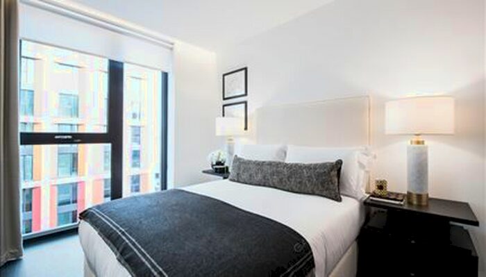 2 Bedroom Flat To Rent In Charles Clowes Walk, London, SW11