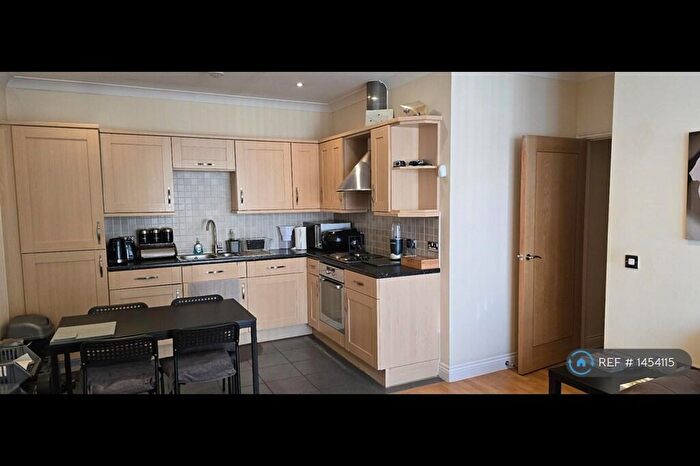 2 Bedroom Flat To Rent In Altrincham Road, Manchester, M22
