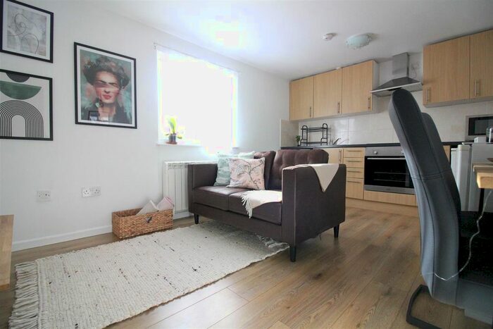 2 Bedroom Flat To Rent In Conway Road, Whitton, Hounslow, TW4