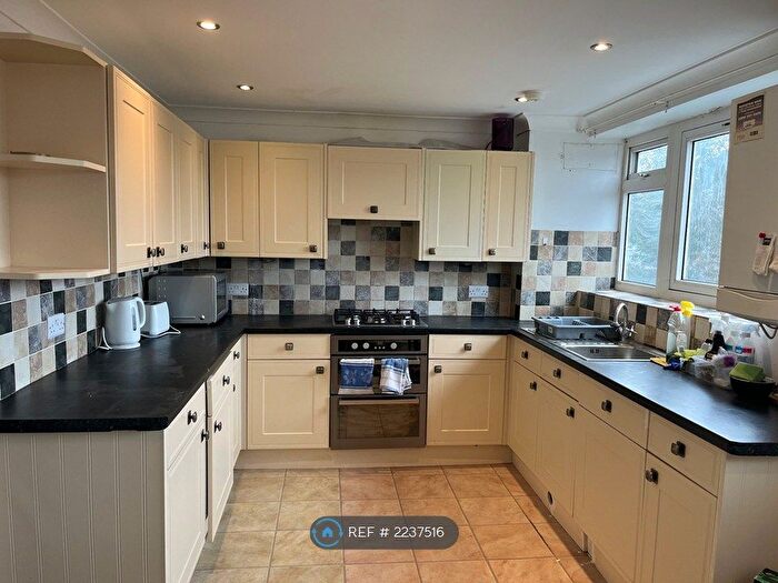 3 Bedroom Flat To Rent In Robinia Close, Ilford, IG6