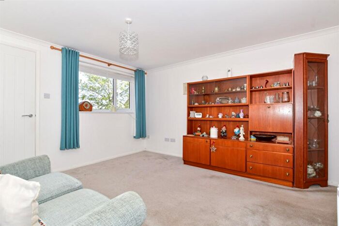 1 Bedroom Ground Maisonette For Sale In Midsummer Road, Snodland, Kent, ME6