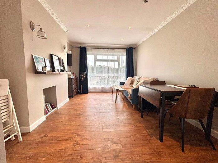 1 Bedroom Flat To Rent In Leybourne Road, Hillingdon, UB10