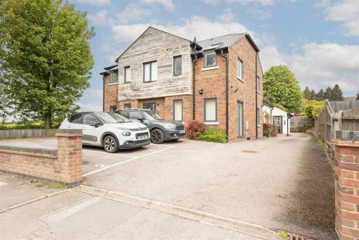 2 Bedroom Flat For Sale In Luton Road, Harpenden, AL5