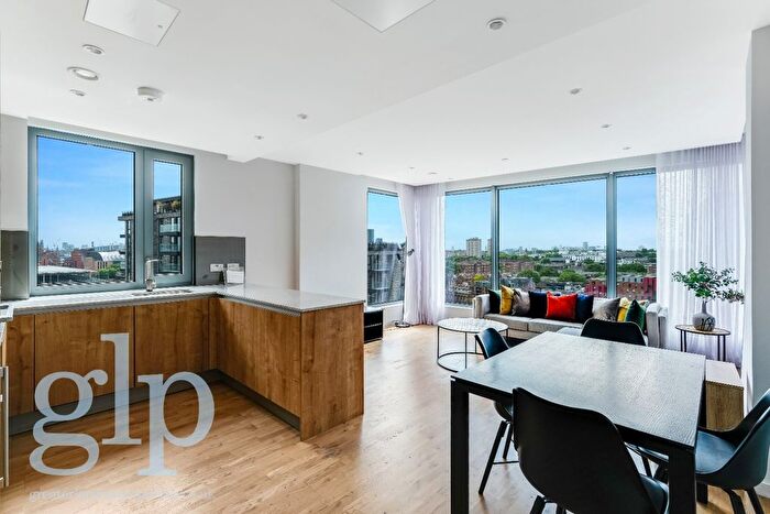 3 Bedroom Flat To Rent In Camley Street, London, Greater London, N1C