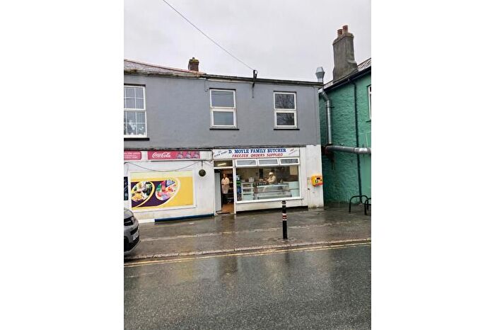 2 Bedroom Flat To Rent In Fore Street, Beacon, Camborne, TR14