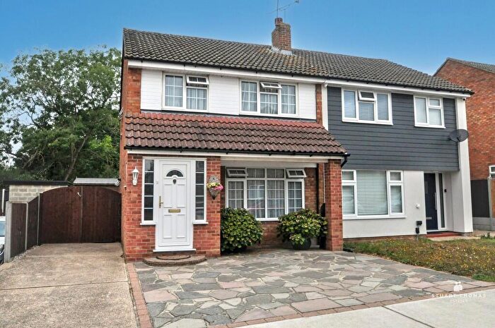 3 Bedroom Semi-Detached House For Sale In The Rundels, Thundersley, SS7