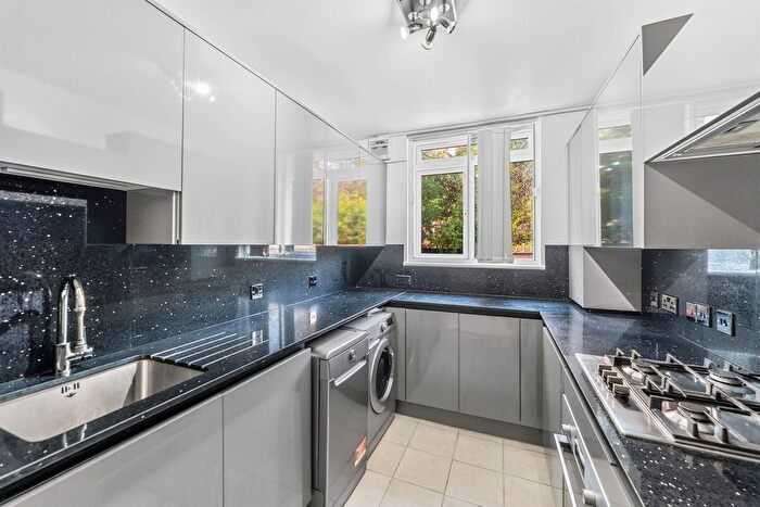 2 Bedroom Flat For Sale In Princes Way, London, SW19