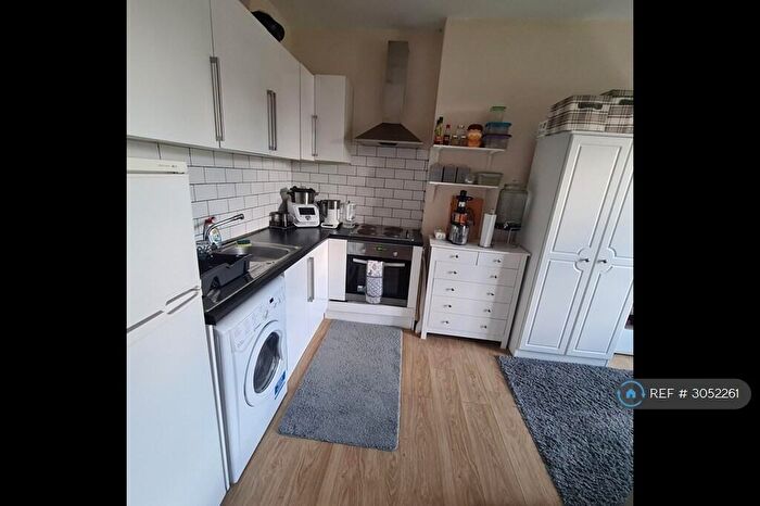 2 Bedroom Flat To Rent In Foundry Lane, Southampton, SO15
