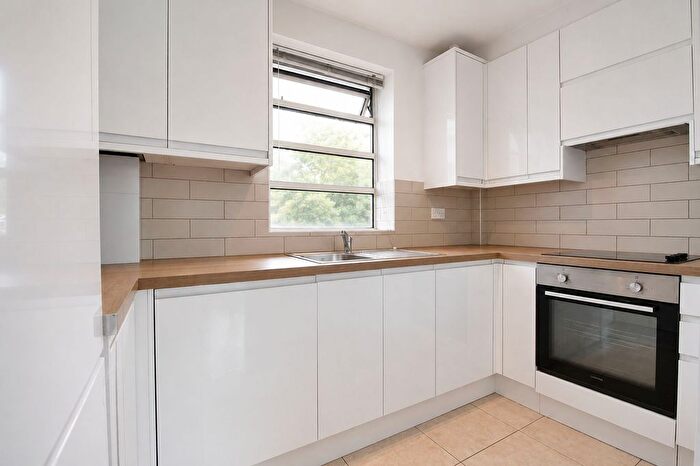 3 Bedroom Flat To Rent In London Road, Isleworth, TW7
