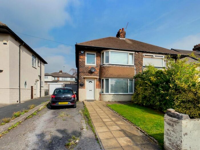 3 Bedroom Property To Rent In Calverley Moor Avenue, Pudsey, LS28