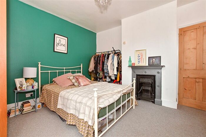 2 Bedroom End Of Terrace House For Sale In Grange Road, East Cowes, Isle Of Wight, PO32