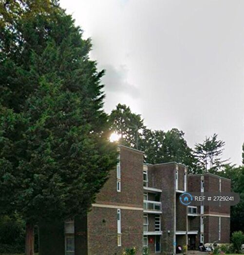 4 Bedroom Maisonette To Rent In Rocklands, London, N3