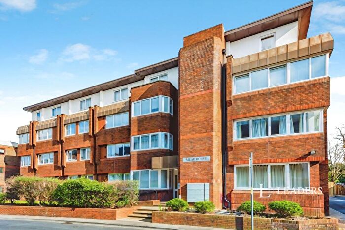 2 Bedroom Flat To Rent In Cantelupe Road, East Grinstead, West Sussex, RH19