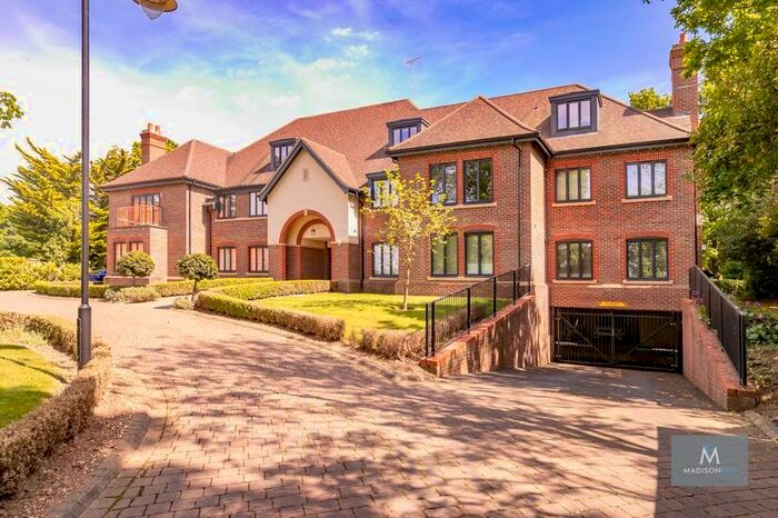 2 Bedroom Flat To Rent In High Road, Chigwell, IG7