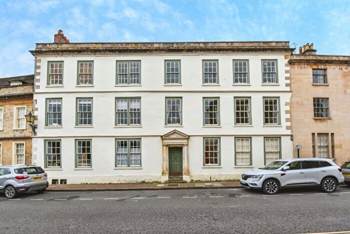 2 Bedroom Flat For Sale In St. Mary Street, Chippenham, SN15
