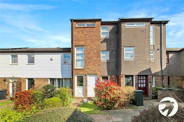 2 Bedroom Detached House To Rent In The Glades, Gravesend, DA12