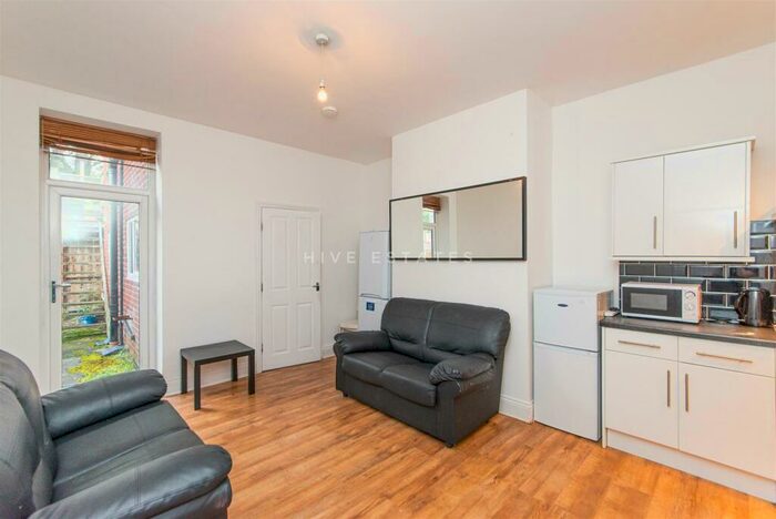 3 Bedroom Flat To Rent In Greystoke Avenue, Sandyford, Newcastle Upon Tyne, NE2