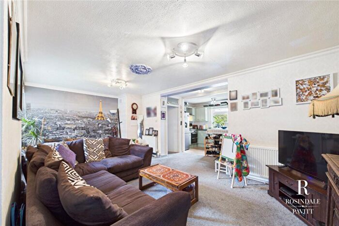 2 Bedroom Flat For Sale In Woodcote Road, Wallington, SM6