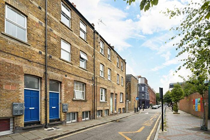 3 Bedroom Flat To Rent In Settles Street, Aldgate, E1