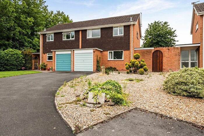 3 Bedroom Semi-Detached House For Sale In Obridge Close, Taunton, TA2
