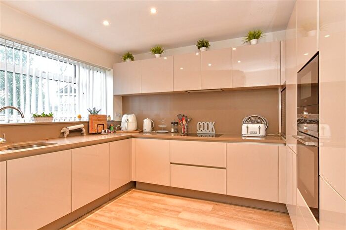 3 Bedroom Detached House For Sale In St. John's Way, Rochester, Kent, ME1