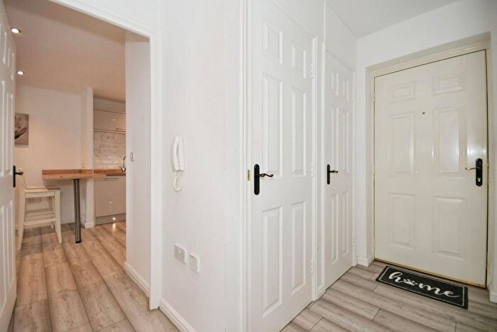 2 Bedroom Flat For Sale In Oliver House, Wain Avenue, Chesterfield, S41