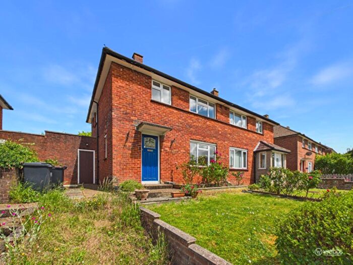 3 Bedroom Semi-Detached House For Sale In Calley Down Crescent, Croydon, CR0