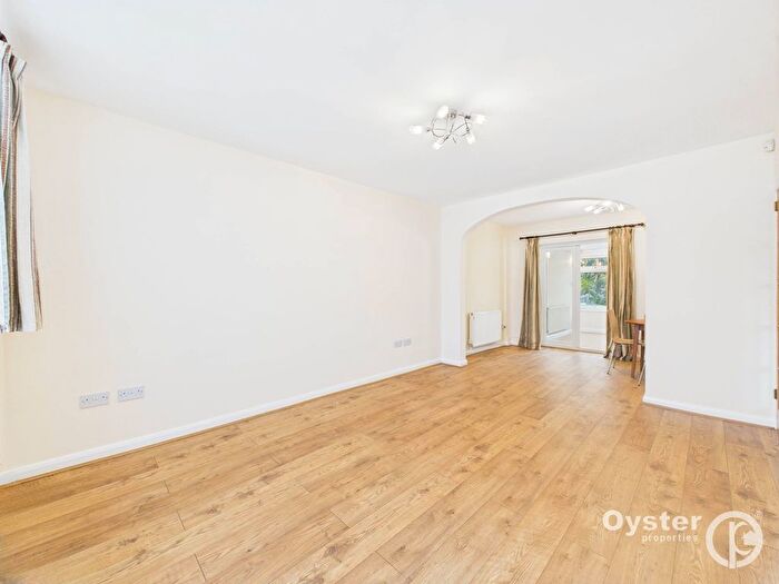 3 Bedroom Semi-Detached House To Rent In Sandymount Avenue, Stanmore, HA7