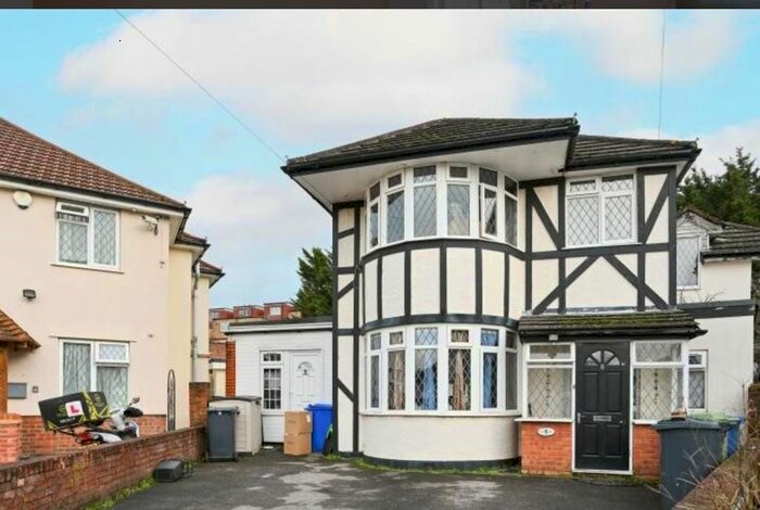 6 Bedroom Detached House To Rent In South Close, Pinner, HA5