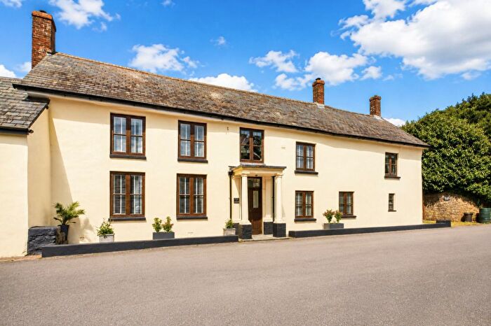 6 Bedroom Link Detached House For Sale In Willand Old Village, Cullompton, EX15