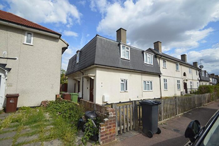 2 Bedroom Flat To Rent In Bushgrove Road, Dagenham, RM8
