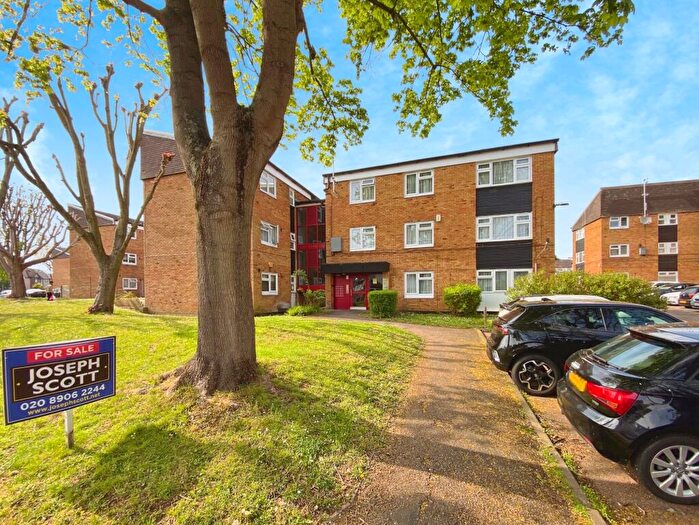 2 Bedroom Flat For Sale In Buckingham Road, Edgware, HA8