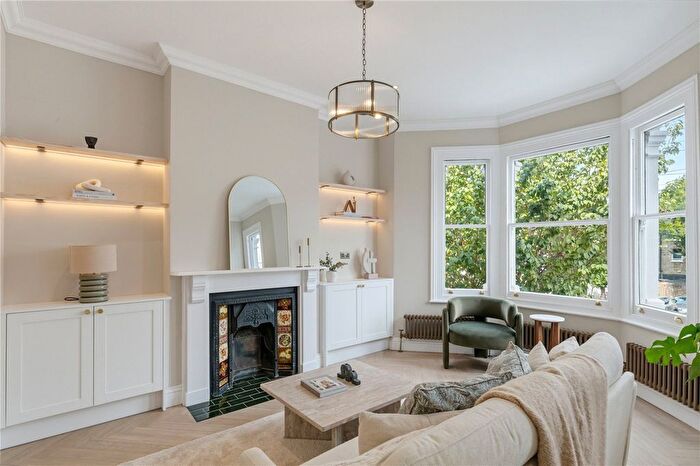 2 Bedroom Flat For Sale In Knoll Road, SW18