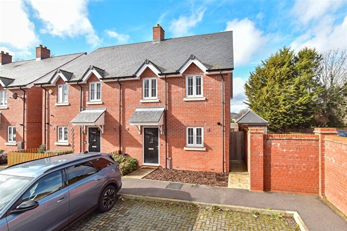 4 Bedroom Semi-Detached House For Sale In New Bridge Road, Cranleigh, Surrey, GU6