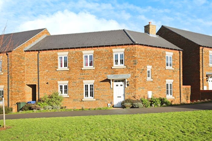 3 Bedroom End Of Terrace House For Sale In Blackwell Drive, Banbury, Oxfordshire, OX16