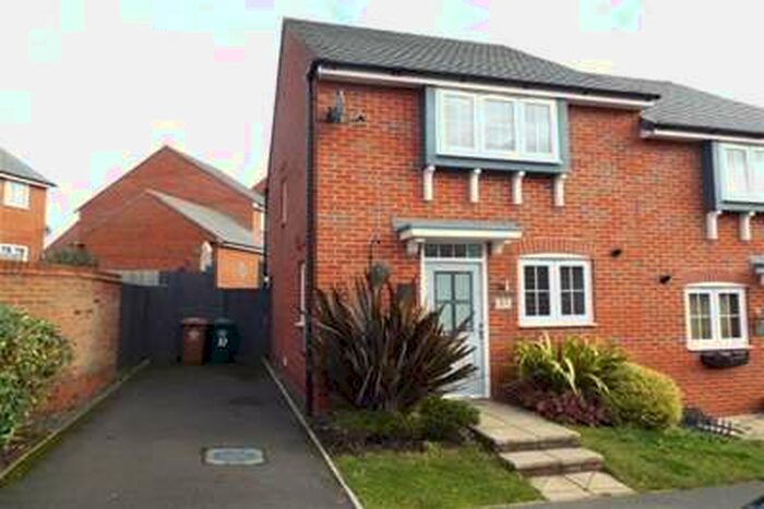 3 Bedroom House To Rent In Suffolk Way, Church Gresley. DE11