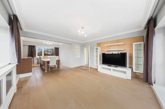 3 Bedroom Flat To Rent In Avenue Road, St John's Wood, NW8