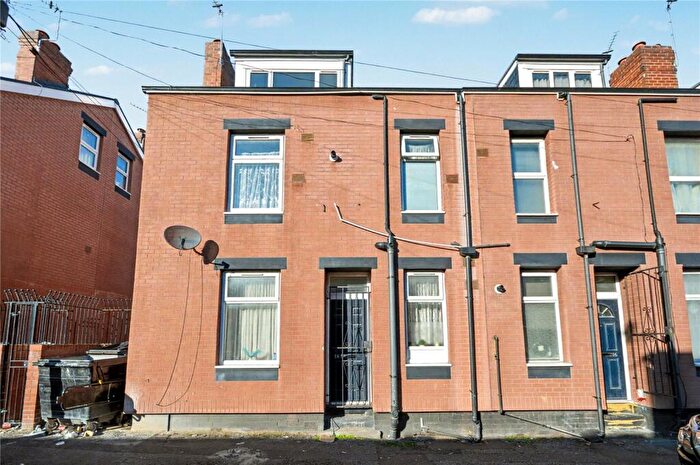 2 Bedroom Terraced House For Sale In Recreation Place, Leeds, West Yorkshire, LS11