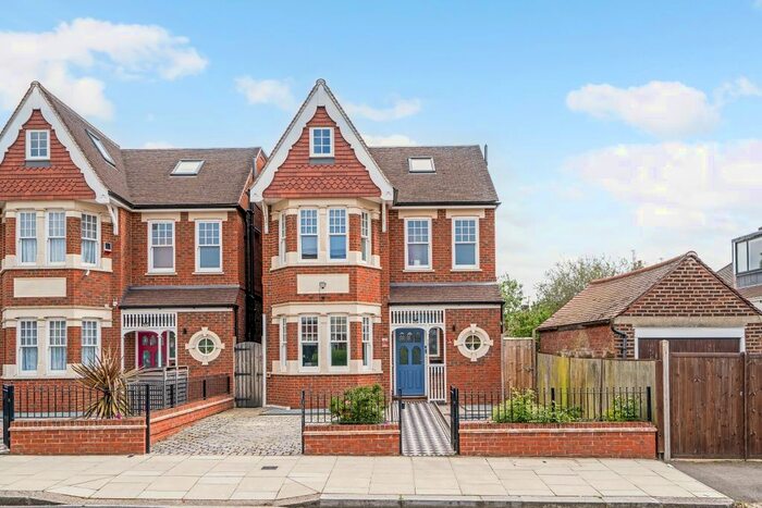 6 Bedroom Semi-Detached House To Rent In Ascott Avenue, London, W5