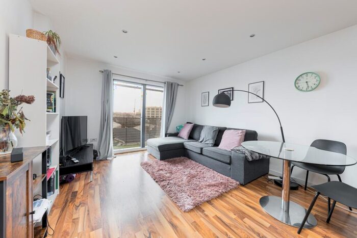2 Bedroom Apartment To Rent In Kings Quarter Apartments, London, N1