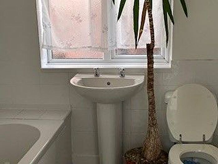 2 Bedroom Bungalow To Rent In Birstall Road, Birstall, Leicester, LE4